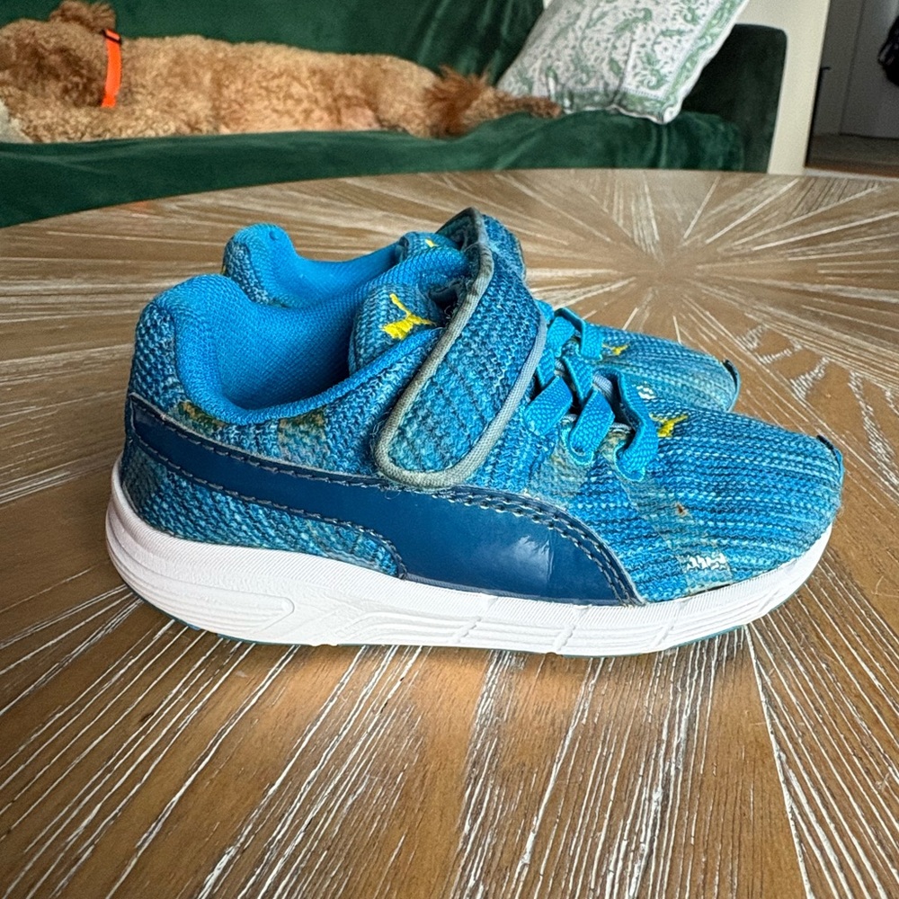 Velcro Sneakers size 5T, Puma, blue